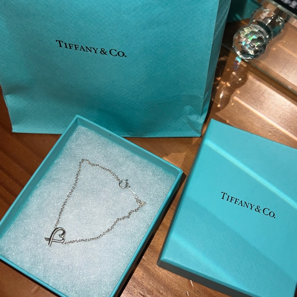 Tiffany & Co. Silver Paloma Picasso
Loving Heart Bracelet